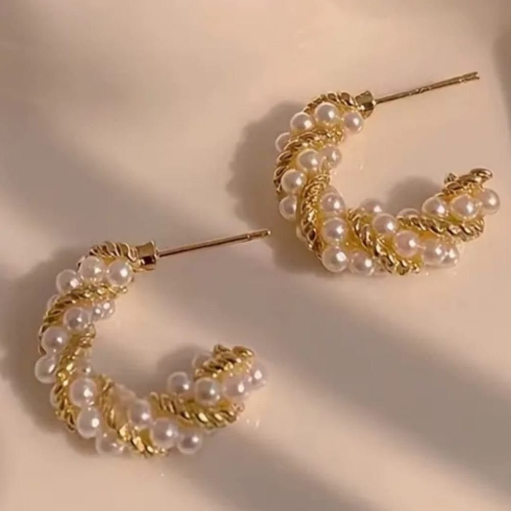 Elegant Gold and Pearl Hoop Earrings